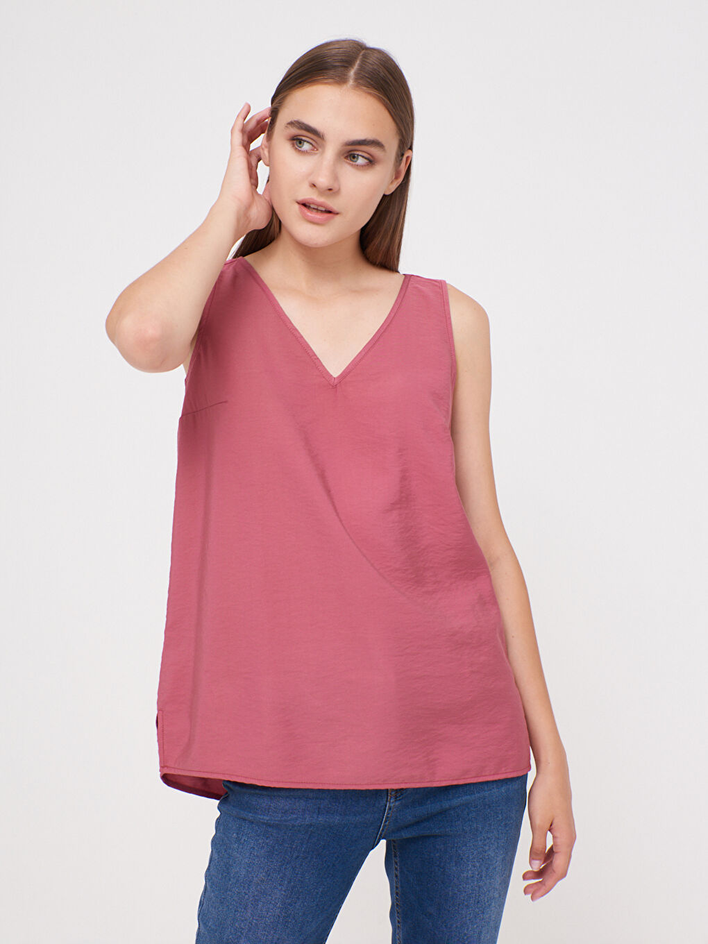 Pembe V Yaka Düz Kolsuz Krep Kadın Bluz-1