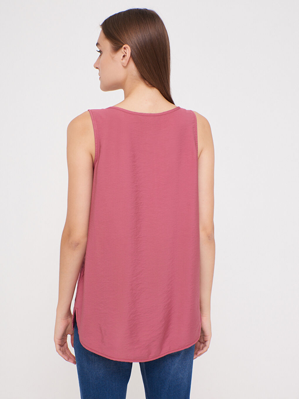 Pembe V Yaka Düz Kolsuz Krep Kadın Bluz-3