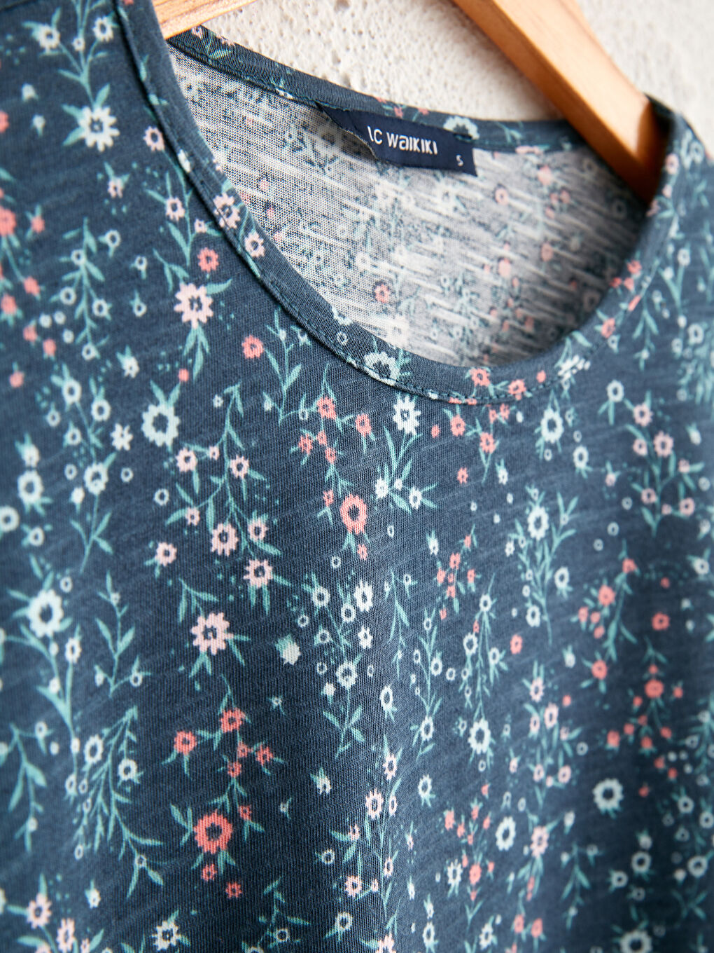 Yeşil Çiçek Desenli Pamuklu Tişört-1