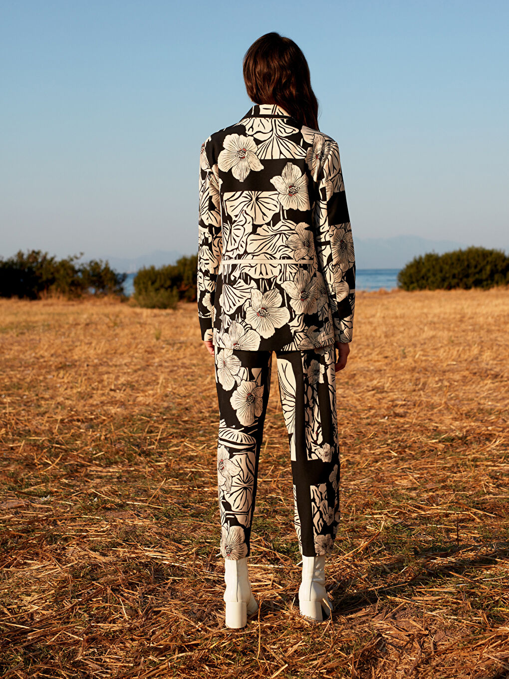 Siyah Havuç Kesim Çiçekli Kadın Pantolon-2