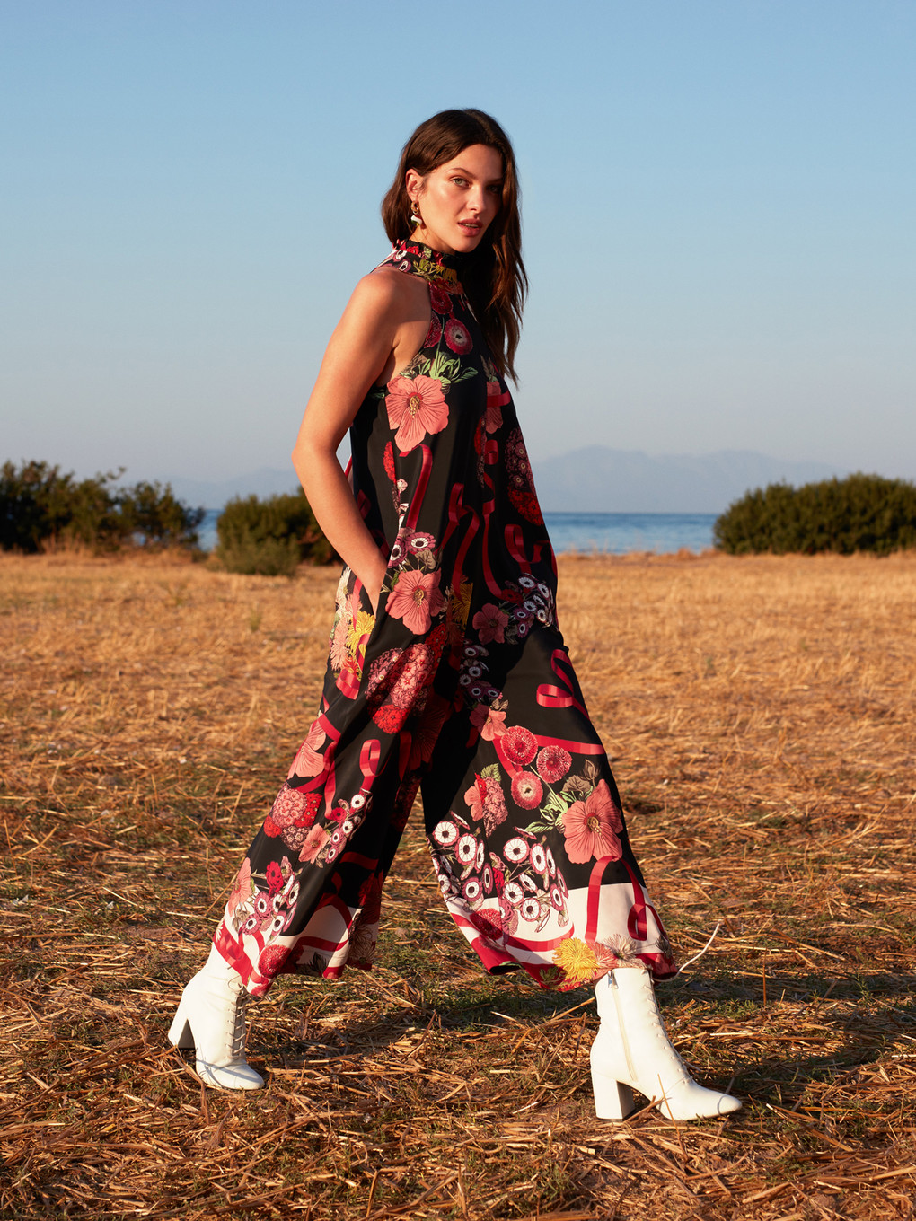 Kahverengi Halter Yaka Çiçekli Kadın Tulum