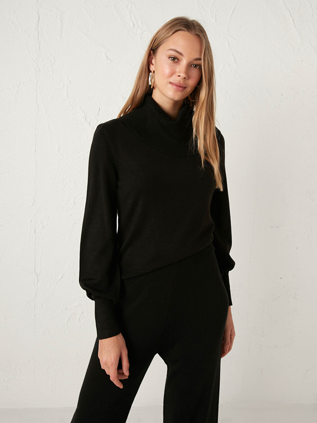 Siyah Balıkçı Yaka Düz Uzun Kollu Kadın Triko Kazak