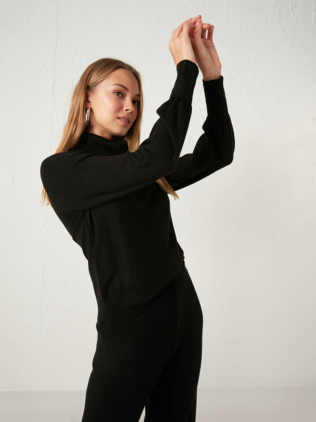 Siyah Balıkçı Yaka Düz Uzun Kollu Kadın Triko Kazak-1