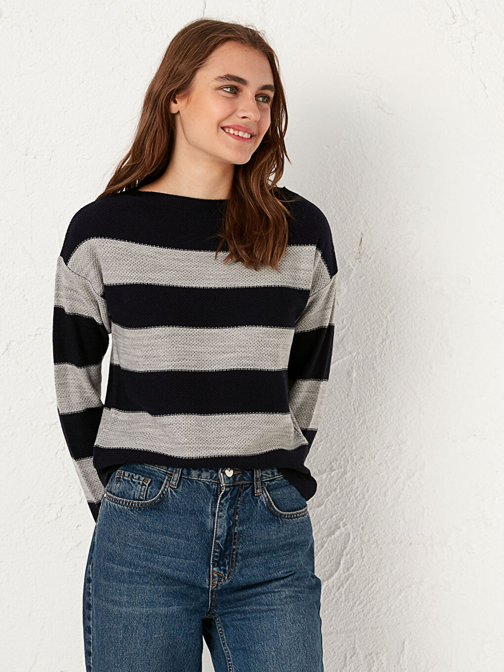 Легкий полосатый трикотажный свитер