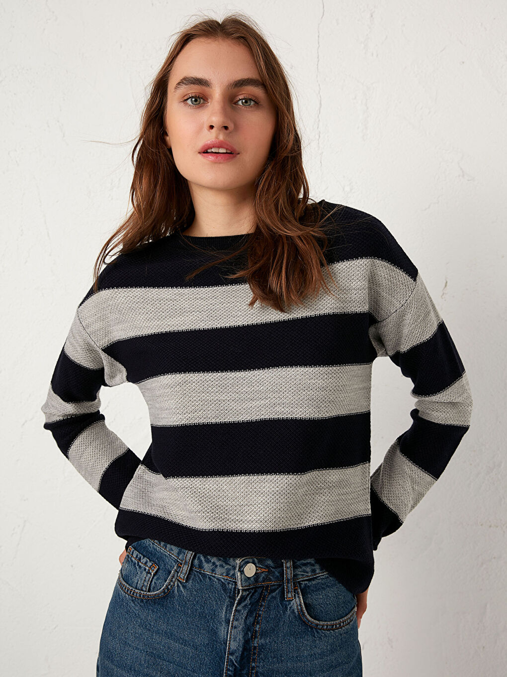 Легкий полосатый трикотажный свитер-2