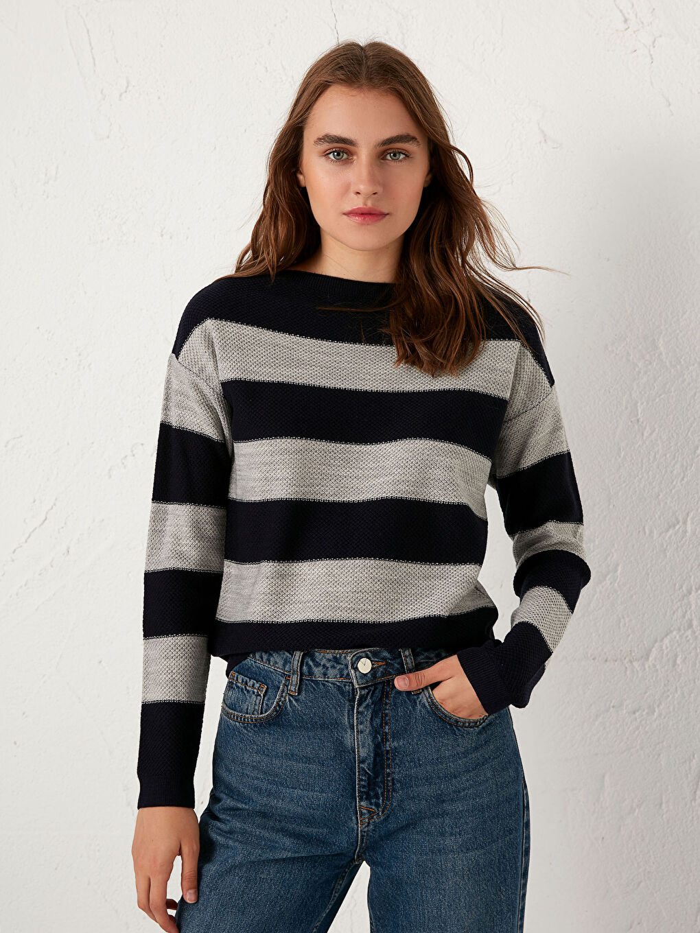 Легкий полосатый трикотажный свитер-3