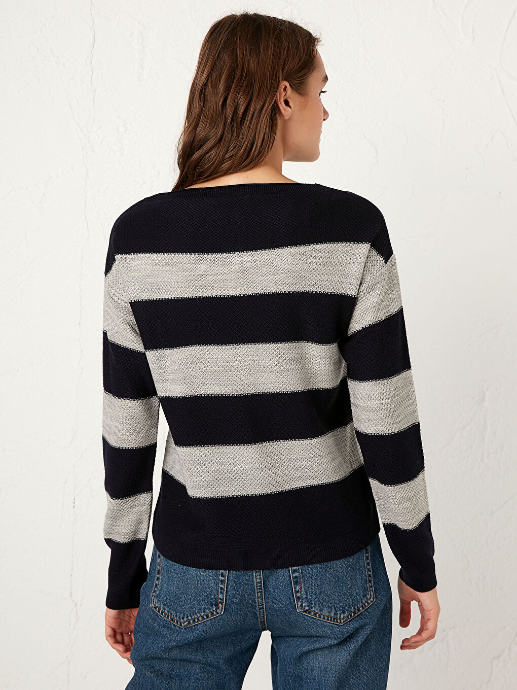 Легкий полосатый трикотажный свитер-4