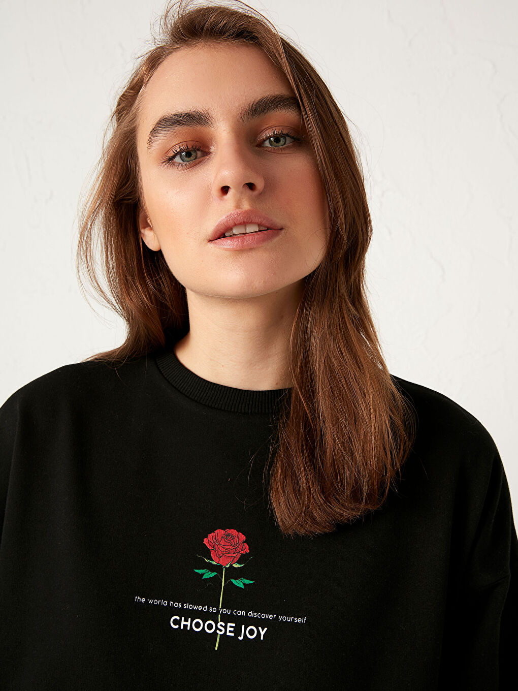 Свитшот-туника с принтом букв для женщин-3