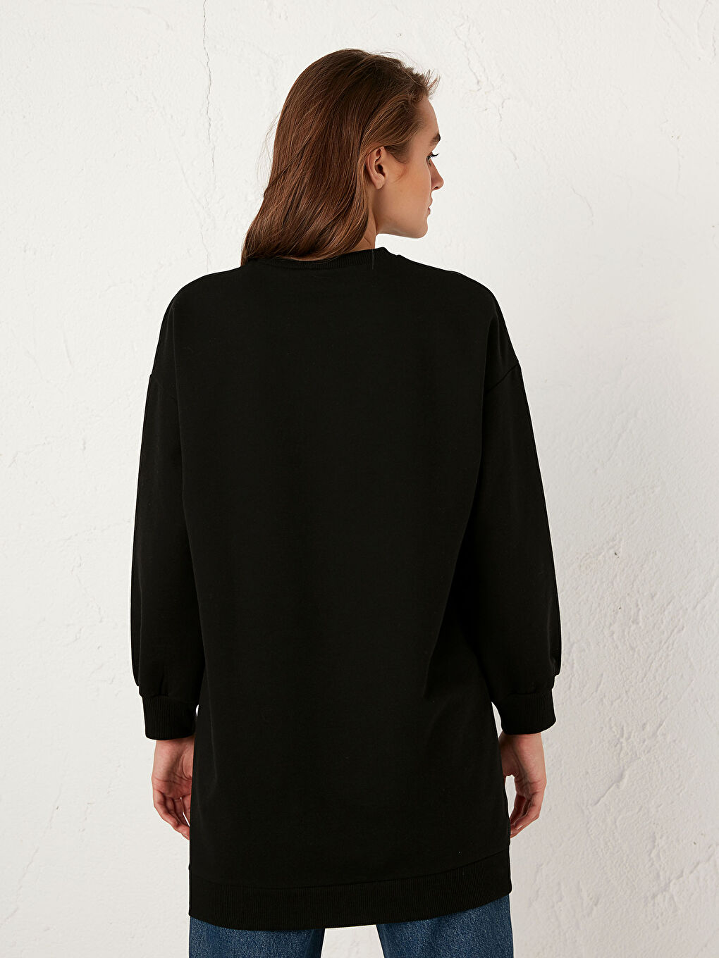 Свитшот-туника с принтом букв для женщин-4