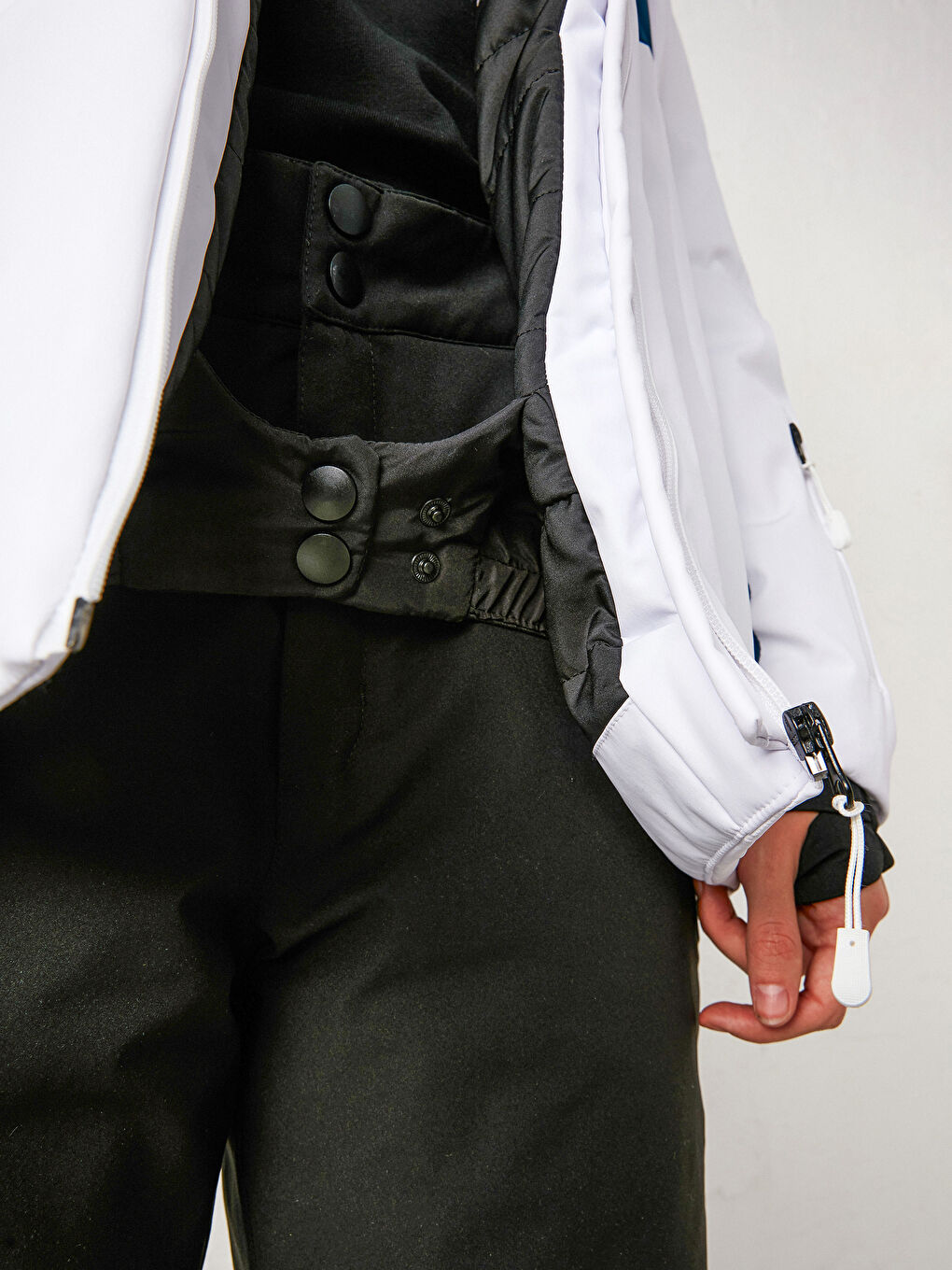 Beyaz Renk Bloklu Kapüşonlu Kalın Kayak Montu-5