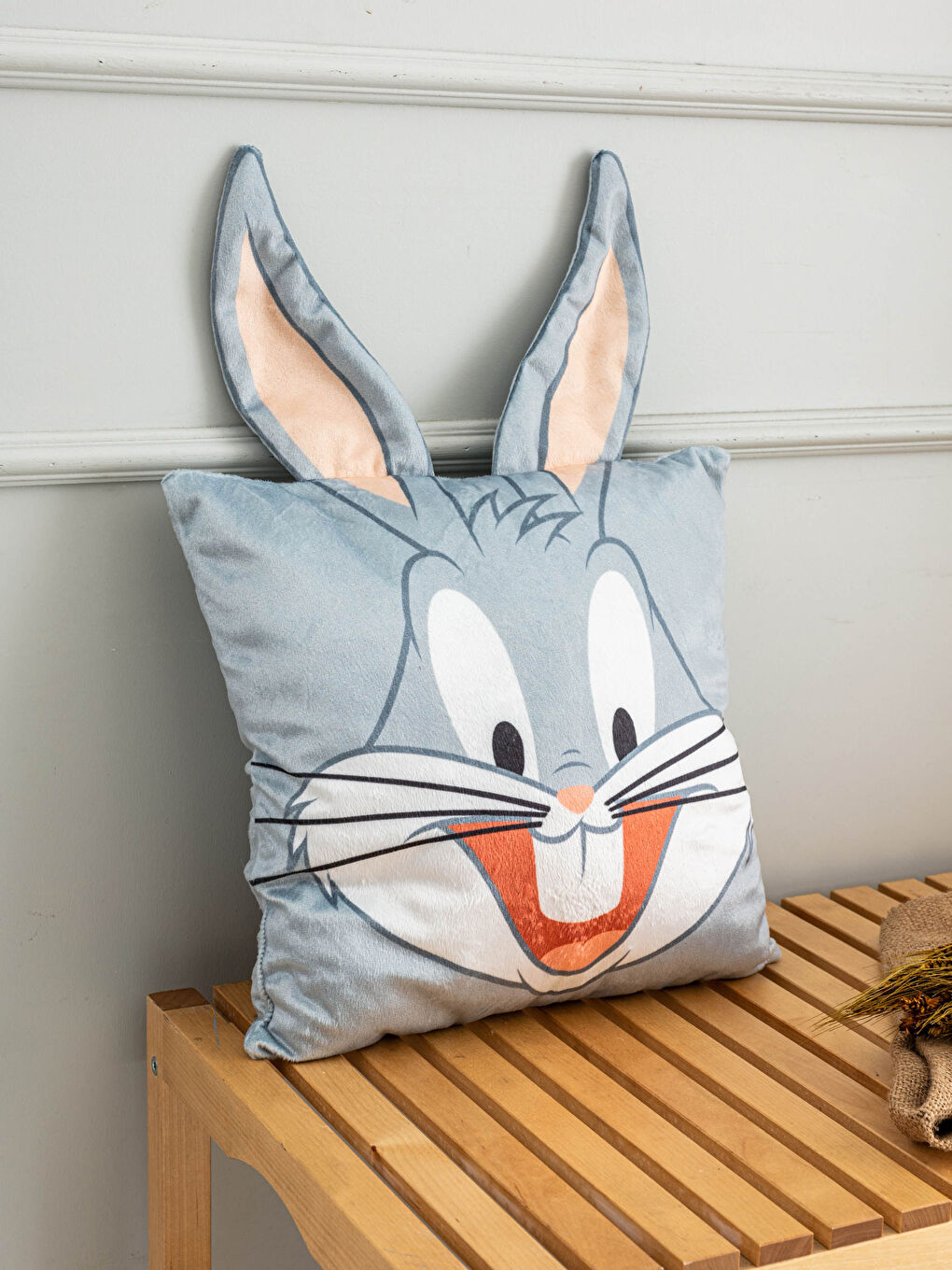 Декоративная подушка с принтом Багз Банни