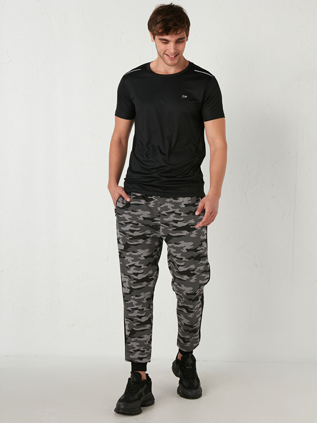 Siyah Bisiklet Yaka Kısa Kollu Aktif Spor Tişört-3