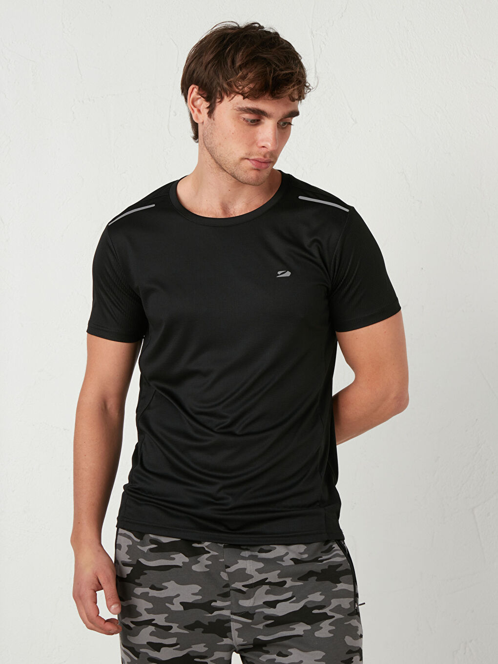 Siyah Bisiklet Yaka Kısa Kollu Aktif Spor Tişört-1