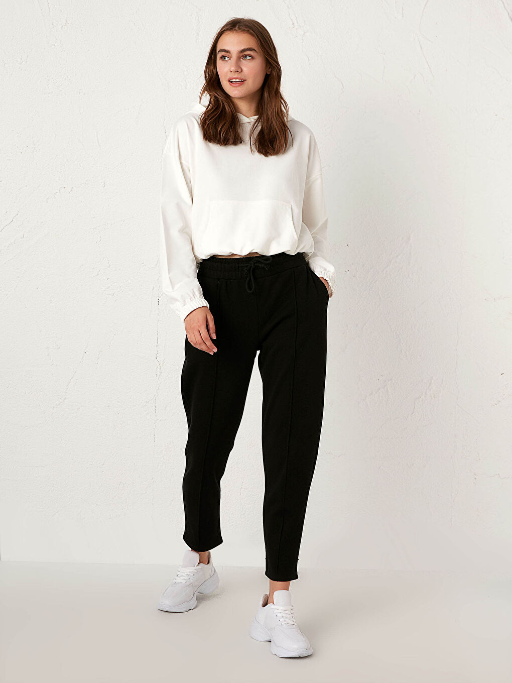 Спортивные брюки с эластичной резинкой на талии-1