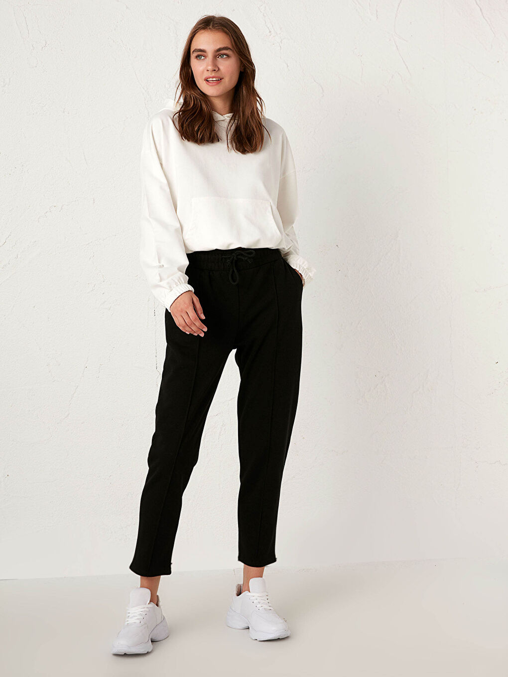 Спортивные брюки с эластичной резинкой на талии-2