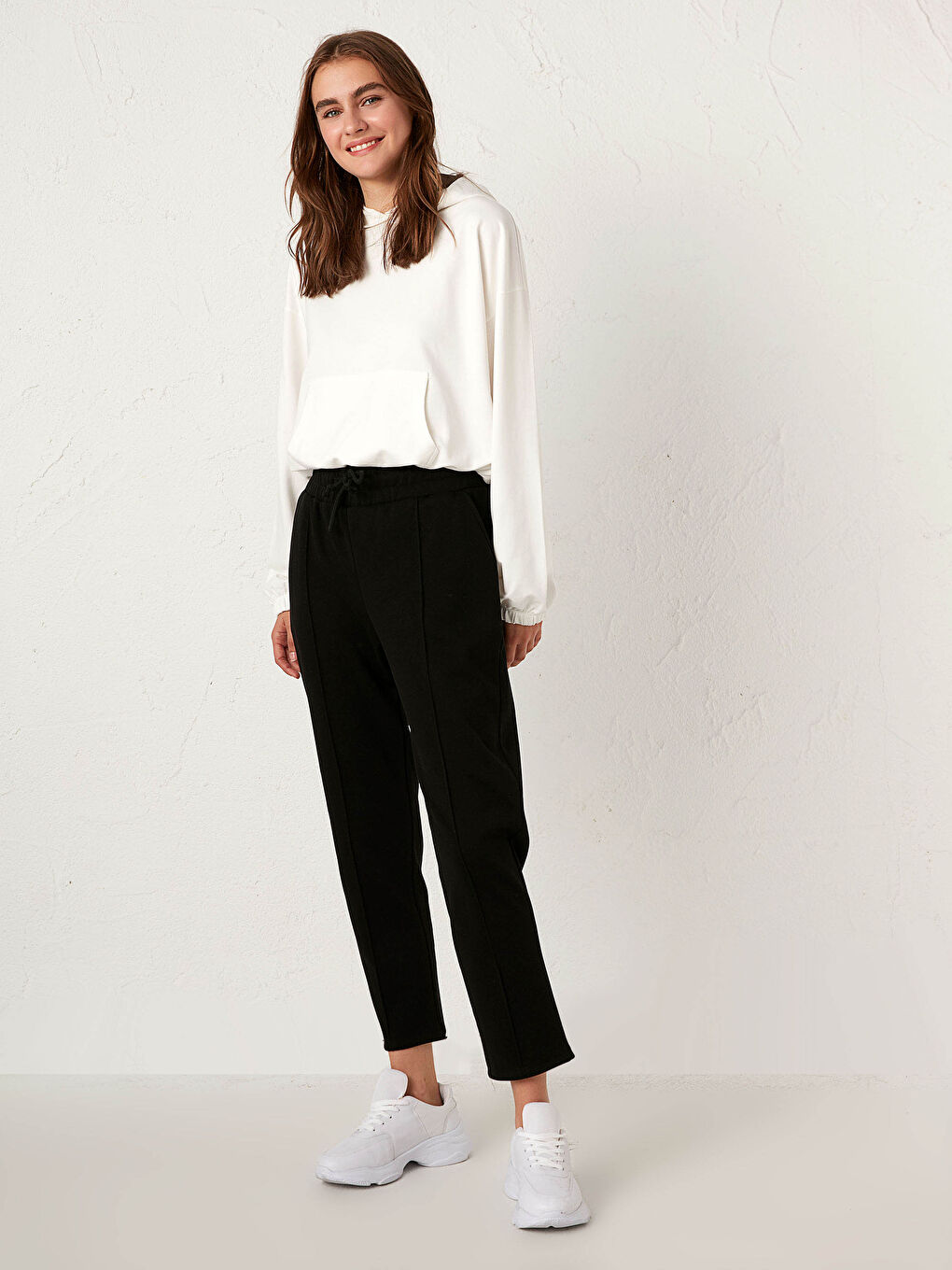 Спортивные брюки с эластичной резинкой на талии-3