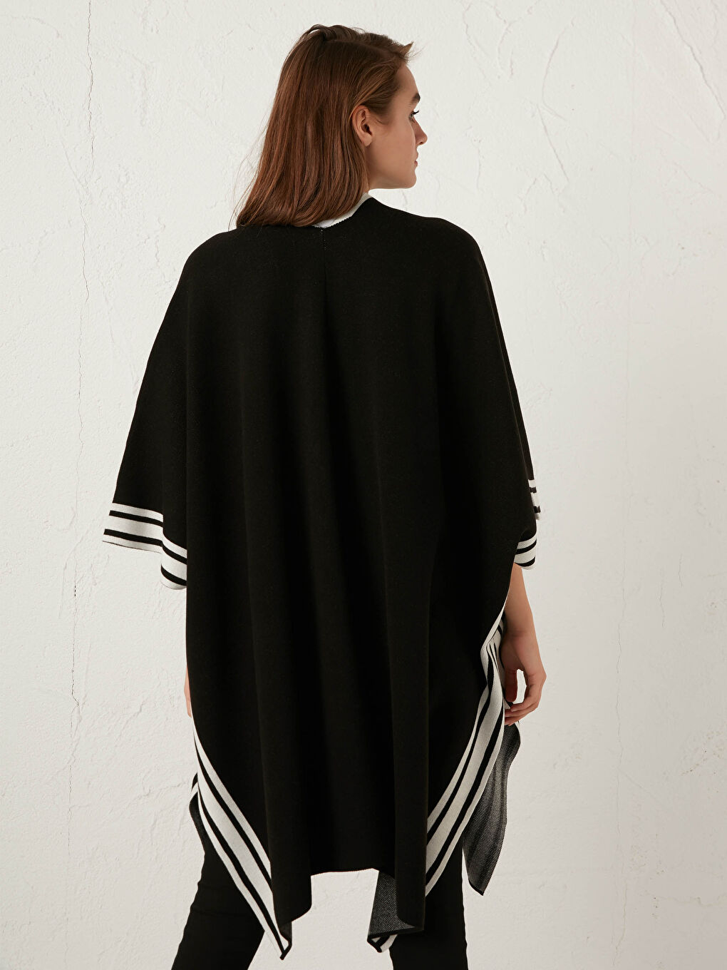 Siyah Şerit Detaylı Triko Panço-6