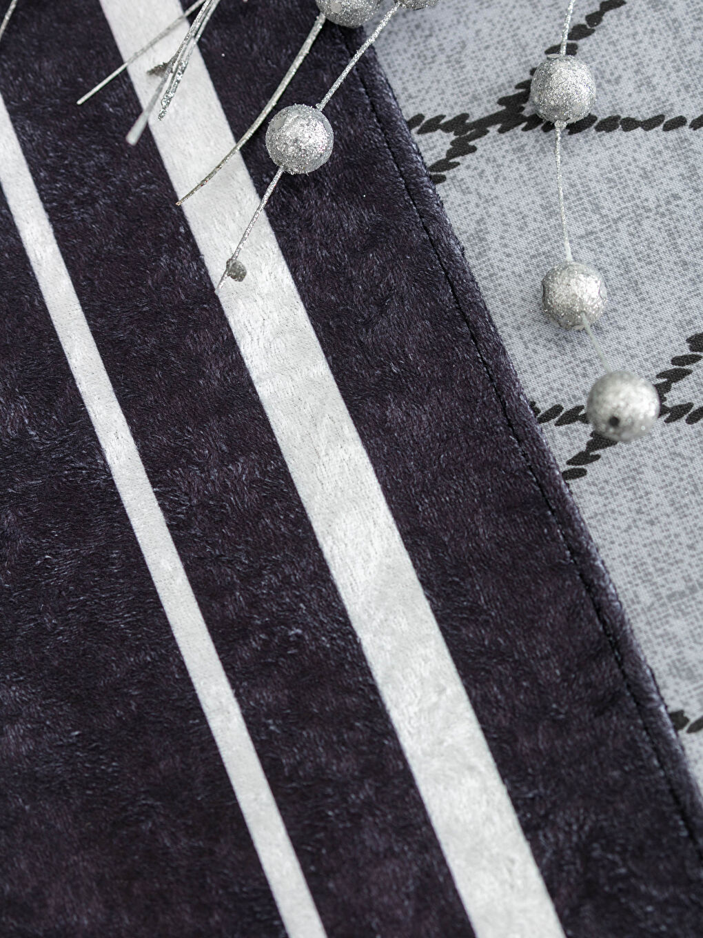 Унисекс қара Дастарқан-1