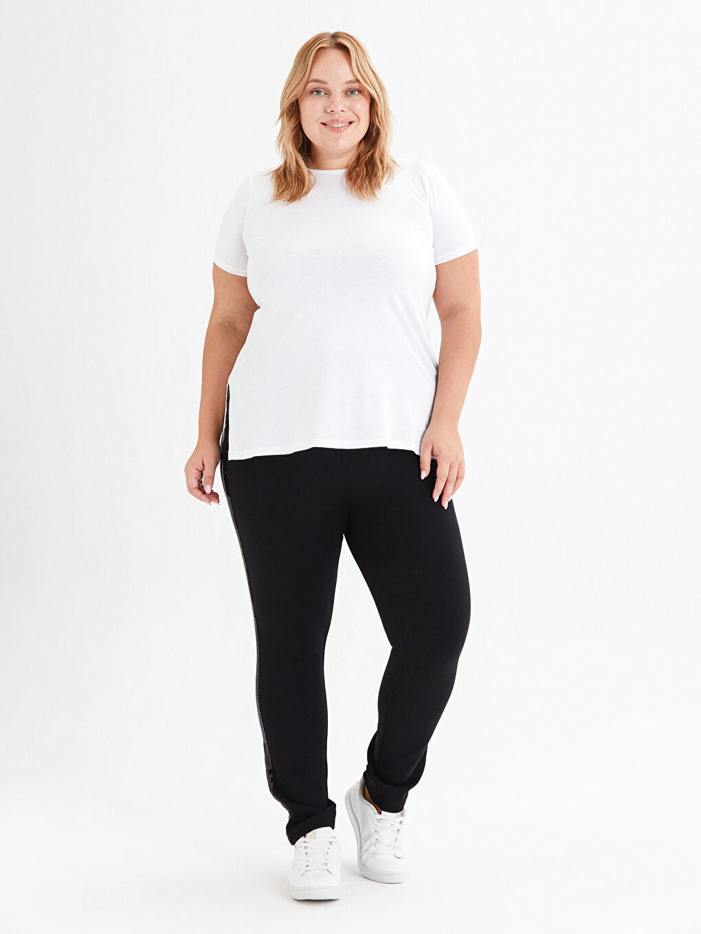 Siyah Işıltılı Şerit Detaylı Harem Pantolon