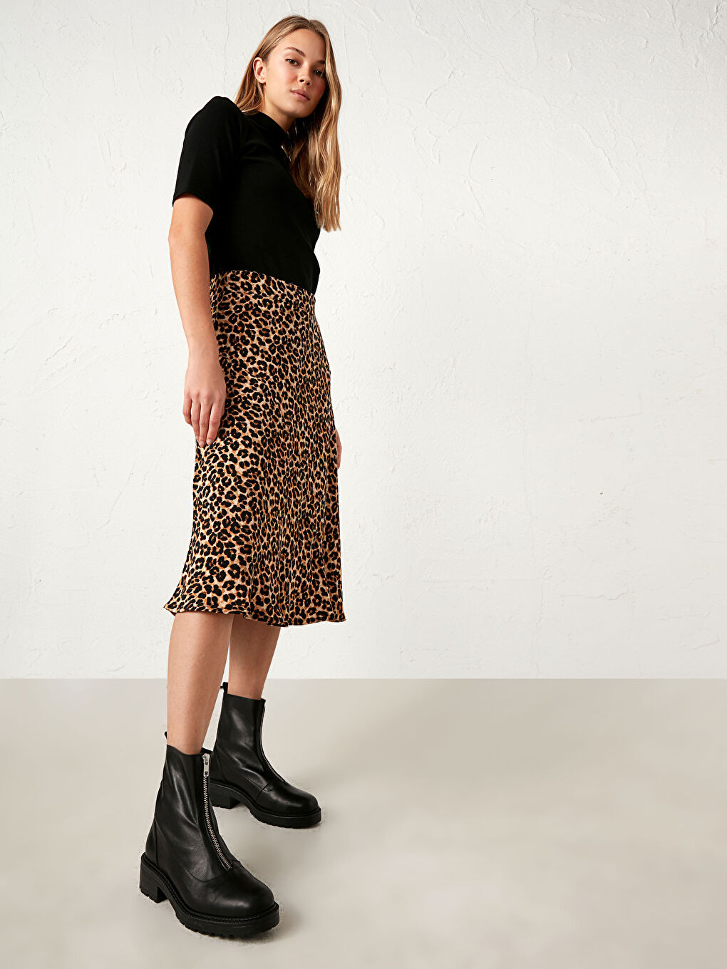 Женские ботинки на молнии из натуральной кожи-1