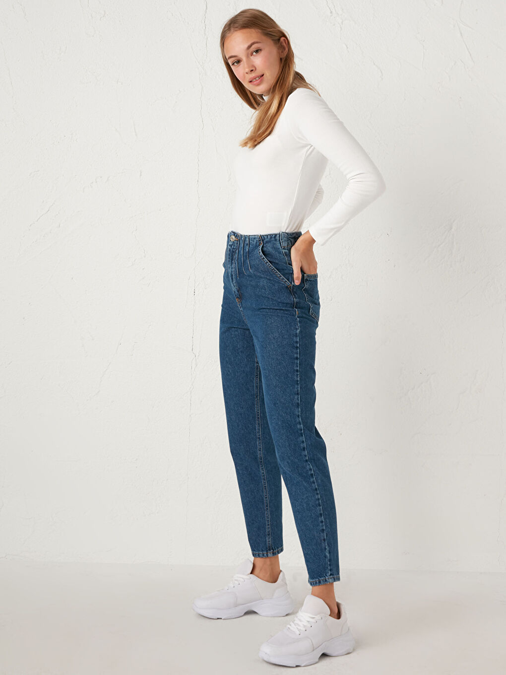 Hoch taillierte Mom Fit Damen Jeans-1