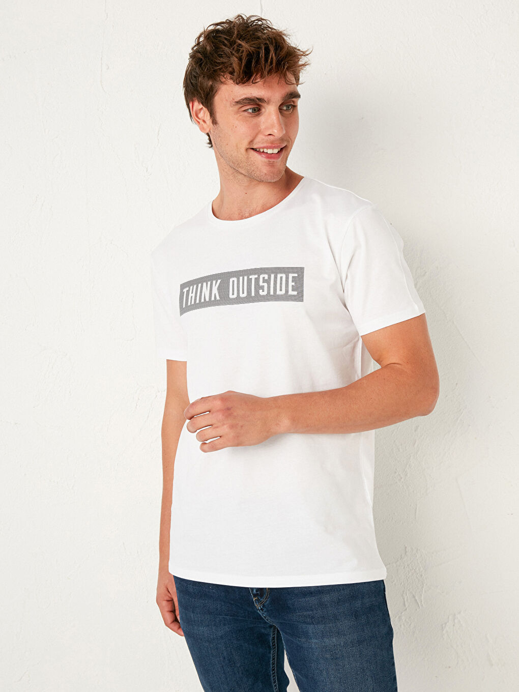 Beyaz Bisiklet Yaka Baskılı Penye Tişört-1