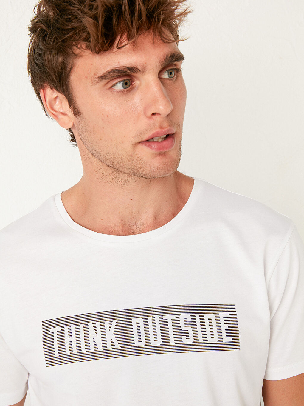 Beyaz Bisiklet Yaka Baskılı Penye Tişört-2