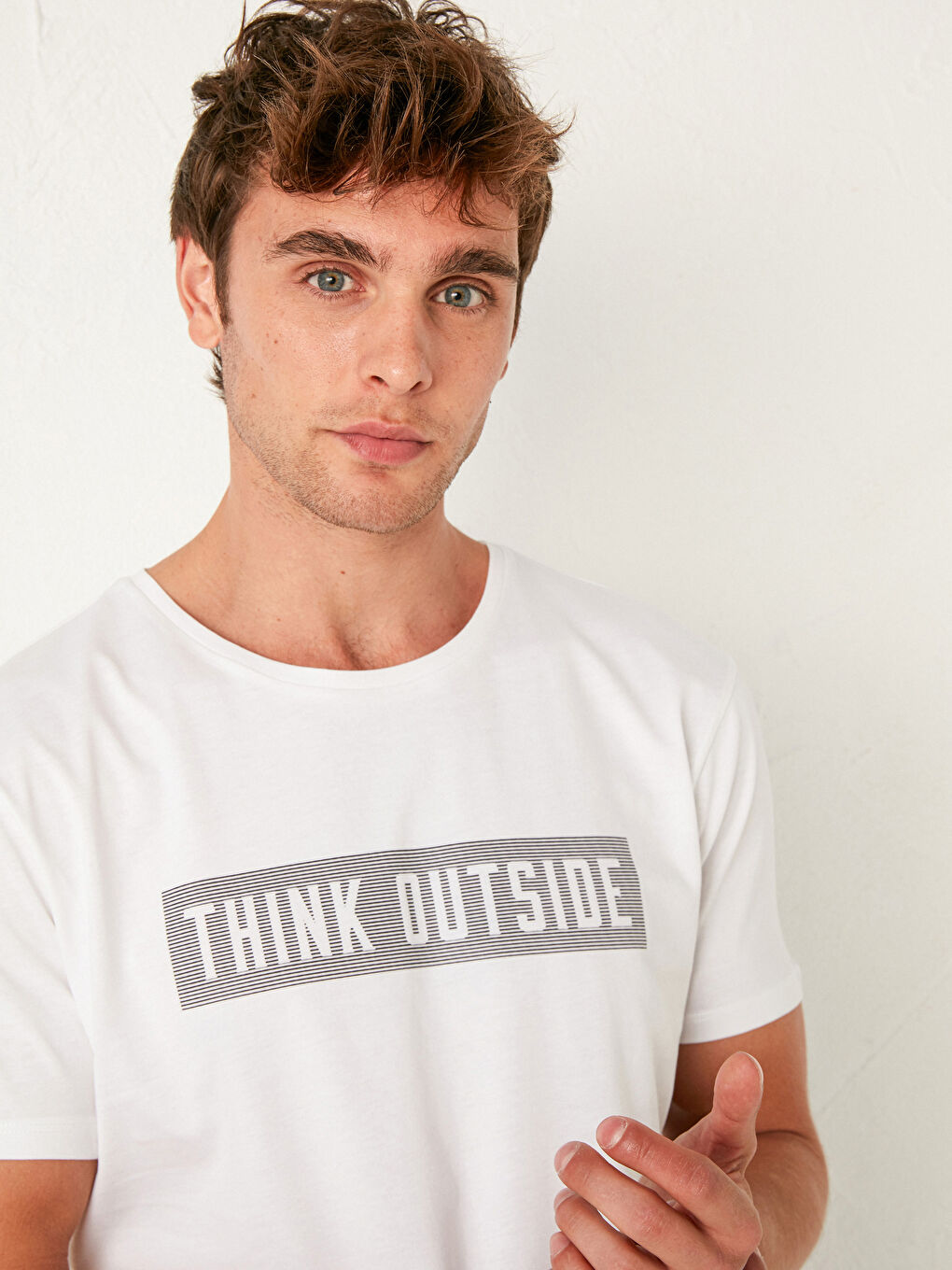 Beyaz Bisiklet Yaka Baskılı Penye Tişört-3