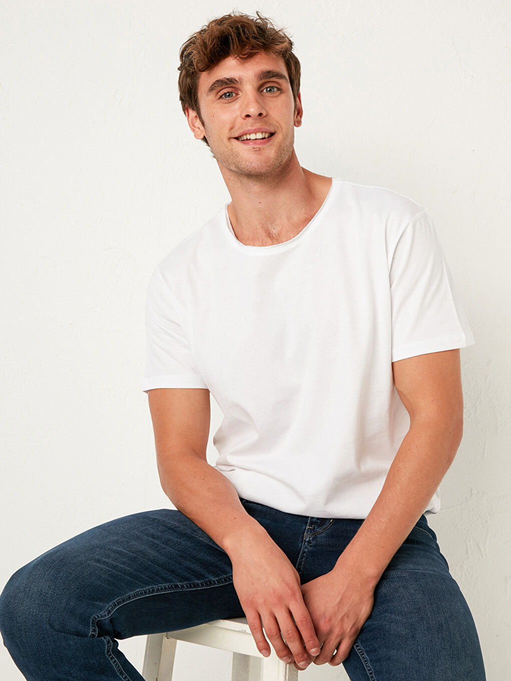 Beyaz Bisiklet Yaka Basic Penye Tişört