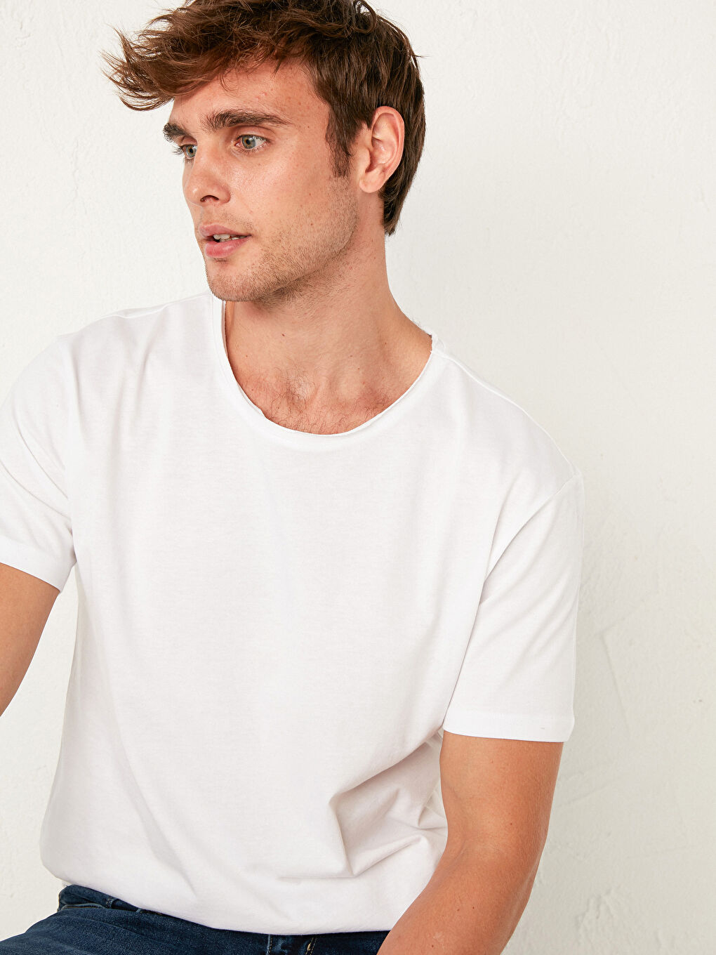 Beyaz Bisiklet Yaka Basic Penye Tişört-1