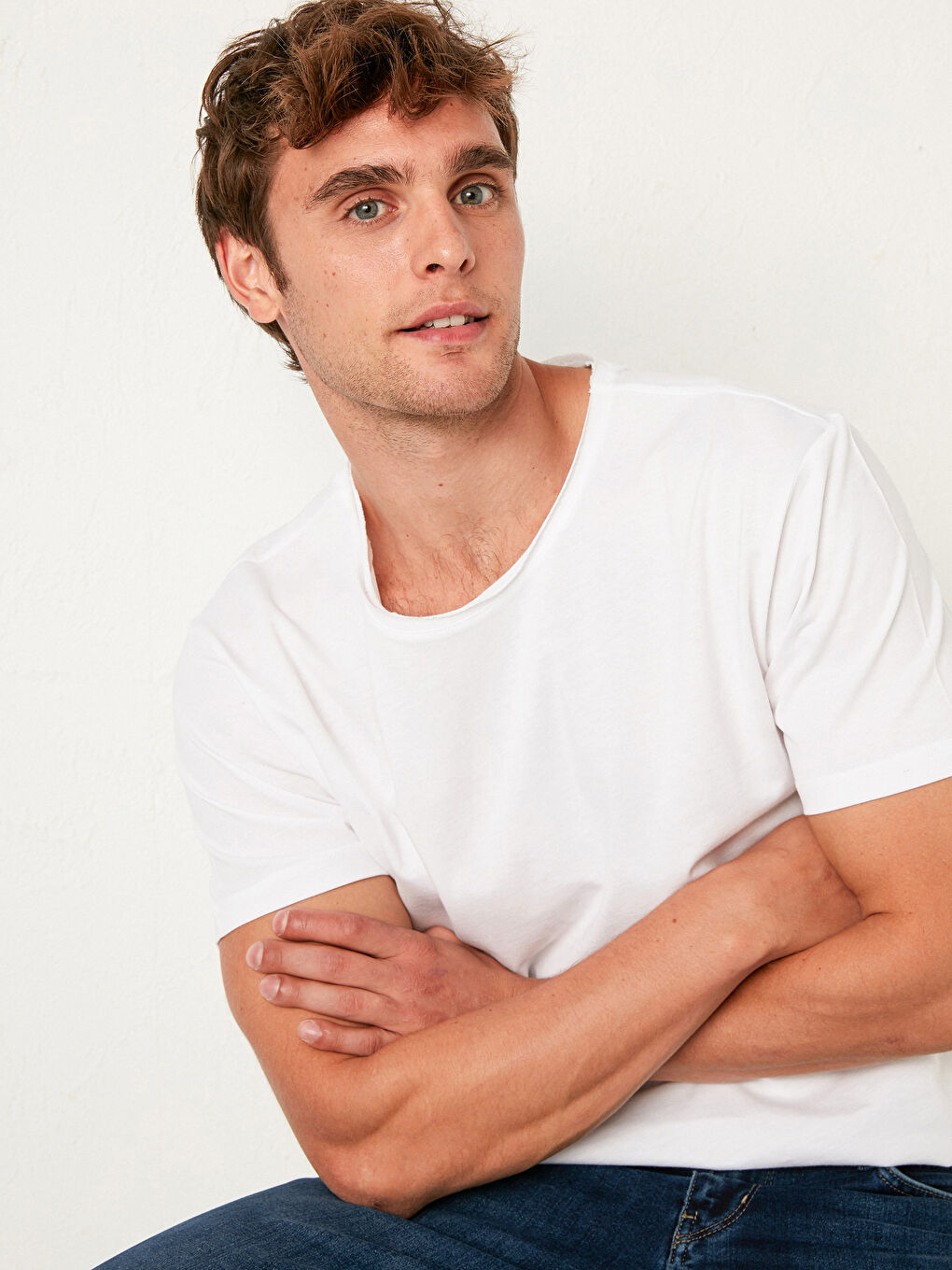 Beyaz Bisiklet Yaka Basic Penye Tişört-2