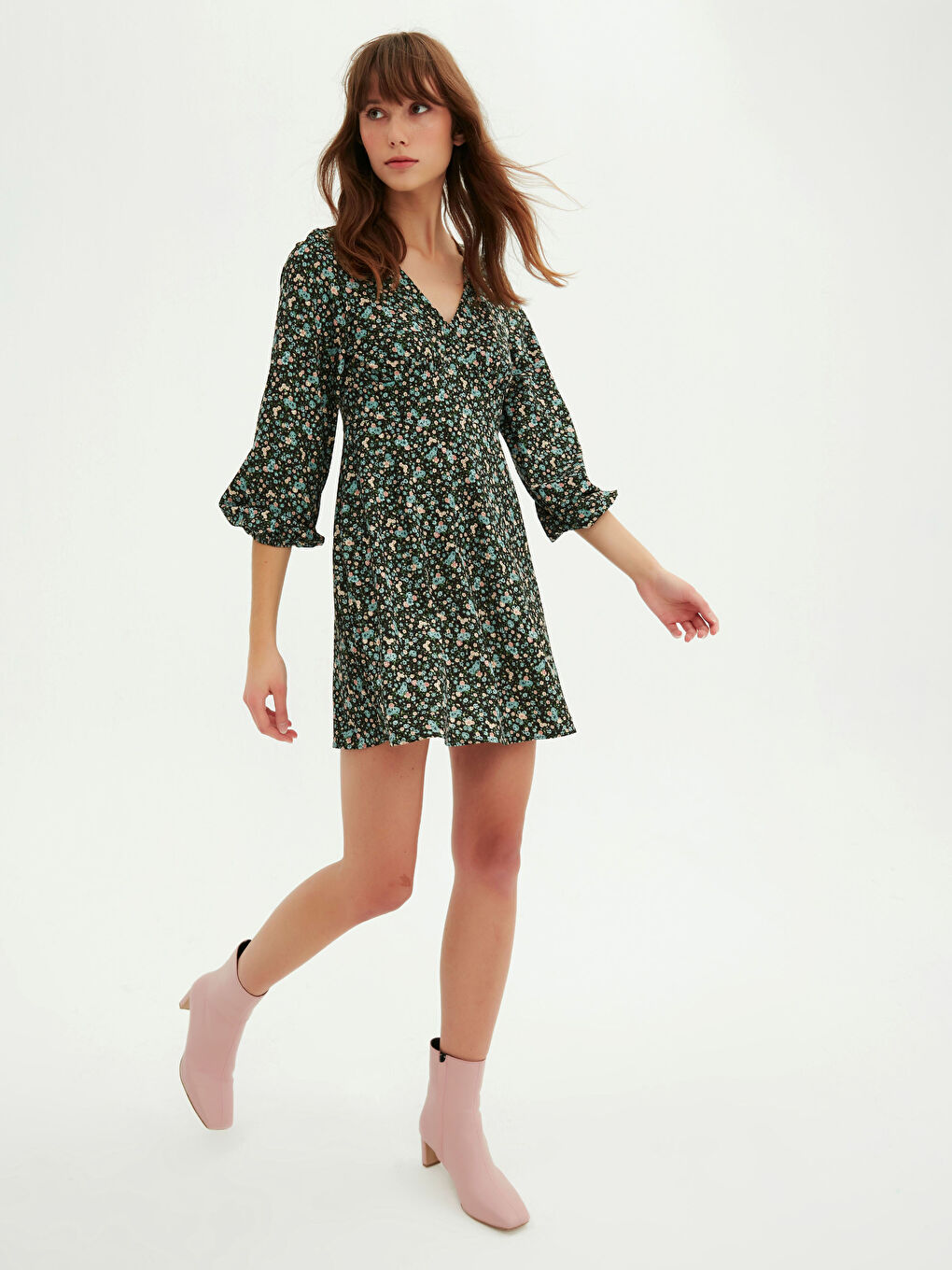 Siyah V Yaka Uzun Kollu Kadın Kloş Elbise