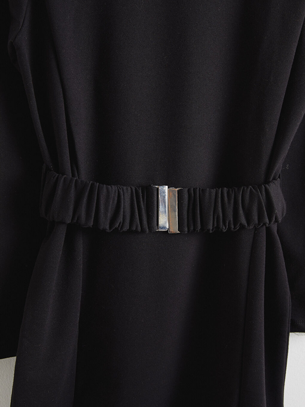 Gürteltes Kurzes Kleid-3