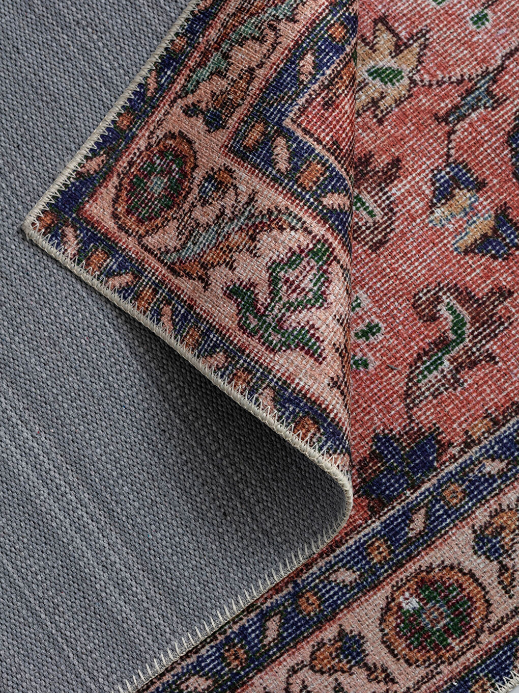 Karışık Desenli Halı-2