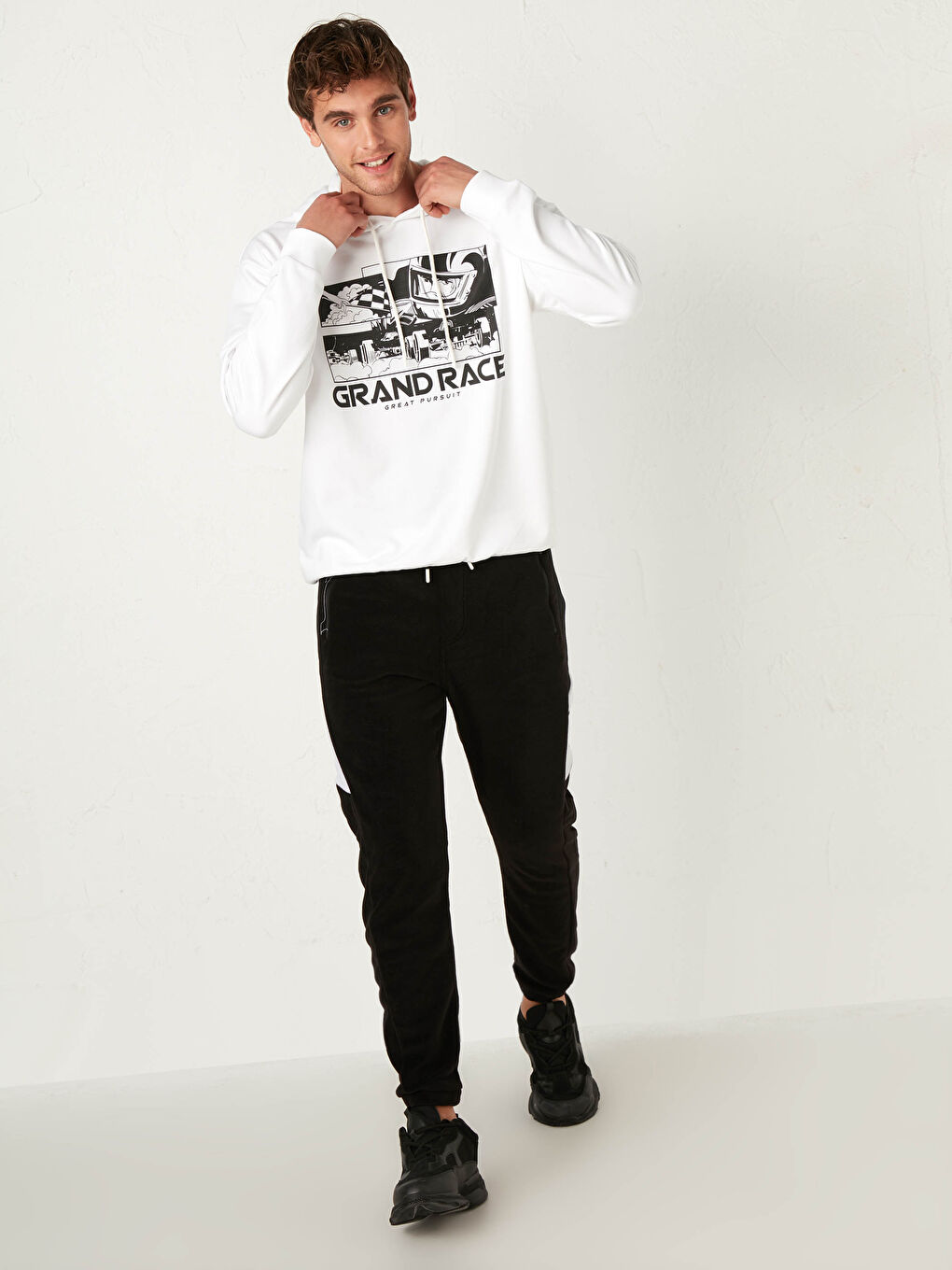 Beyaz Uzun Kollu Baskılı Erkek Hoodie-3