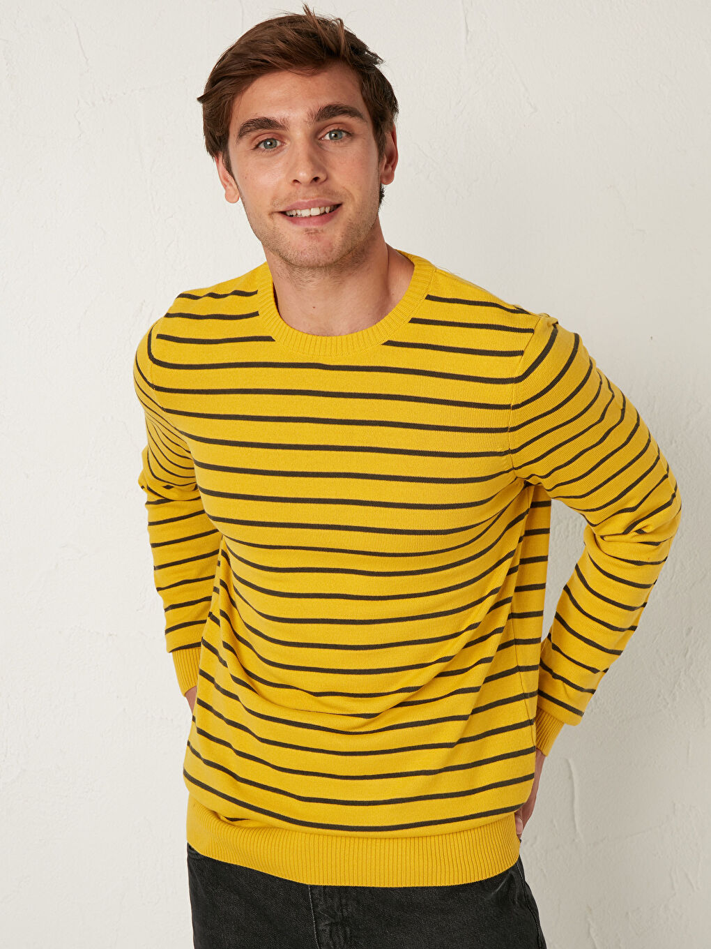 Sarı Bisiklet Yaka Çizgili Triko Kazak-1