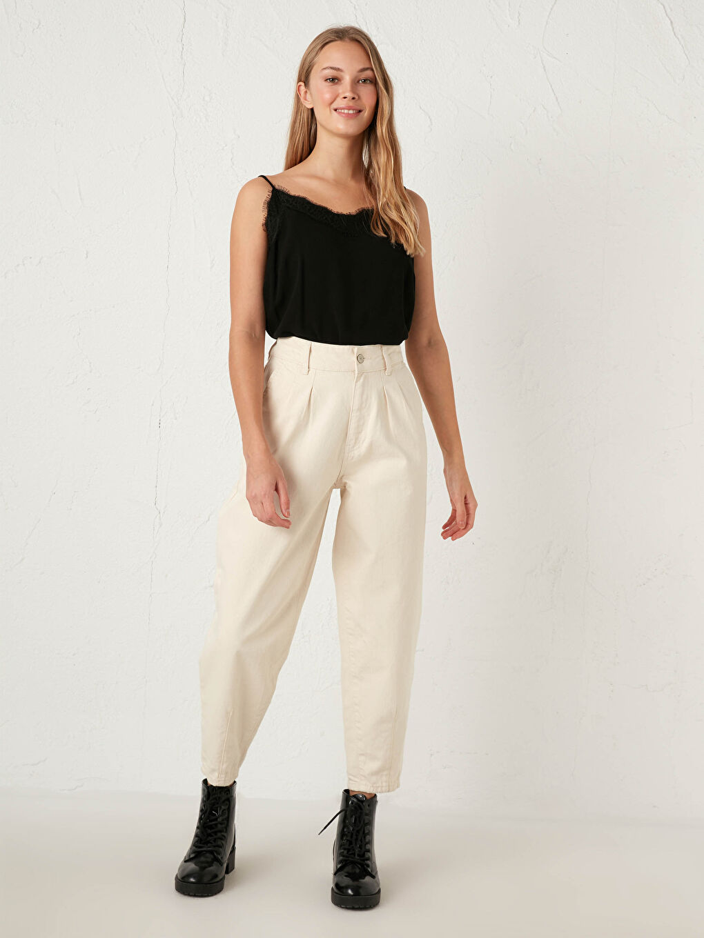 Siyah Yakası Dantelli Viskon Bluz-4