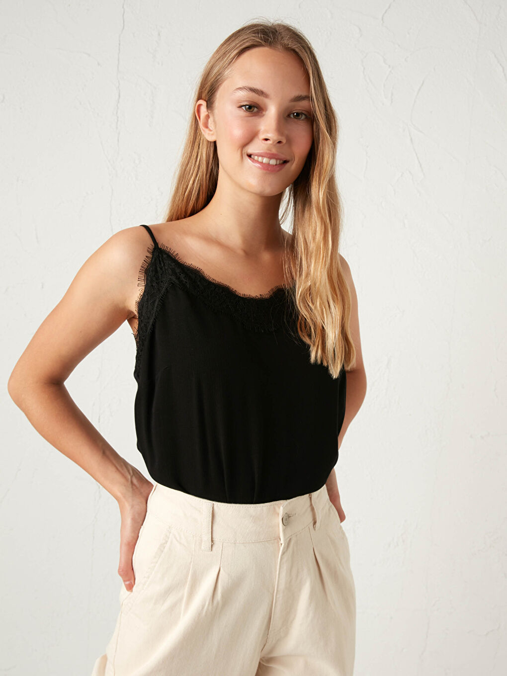 Siyah Yakası Dantelli Viskon Bluz-1