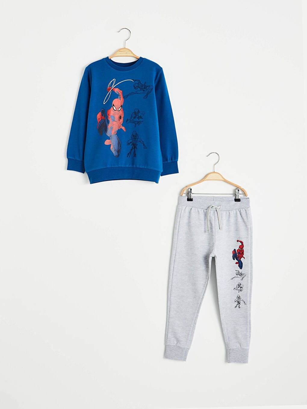 LC Waikiki Boy's Spider-Man Sweatshirt and Sweatpants -0WGV21Z4-JUF