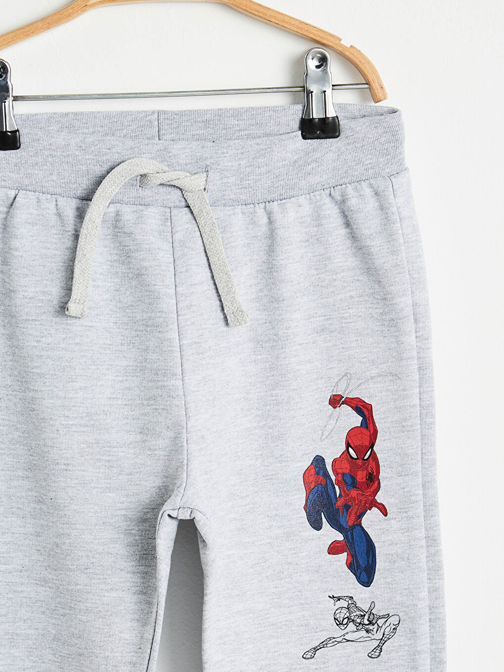 LC Waikiki Boy's Spider-Man Sweatshirt and Sweatpants -0WGV21Z4-JUF