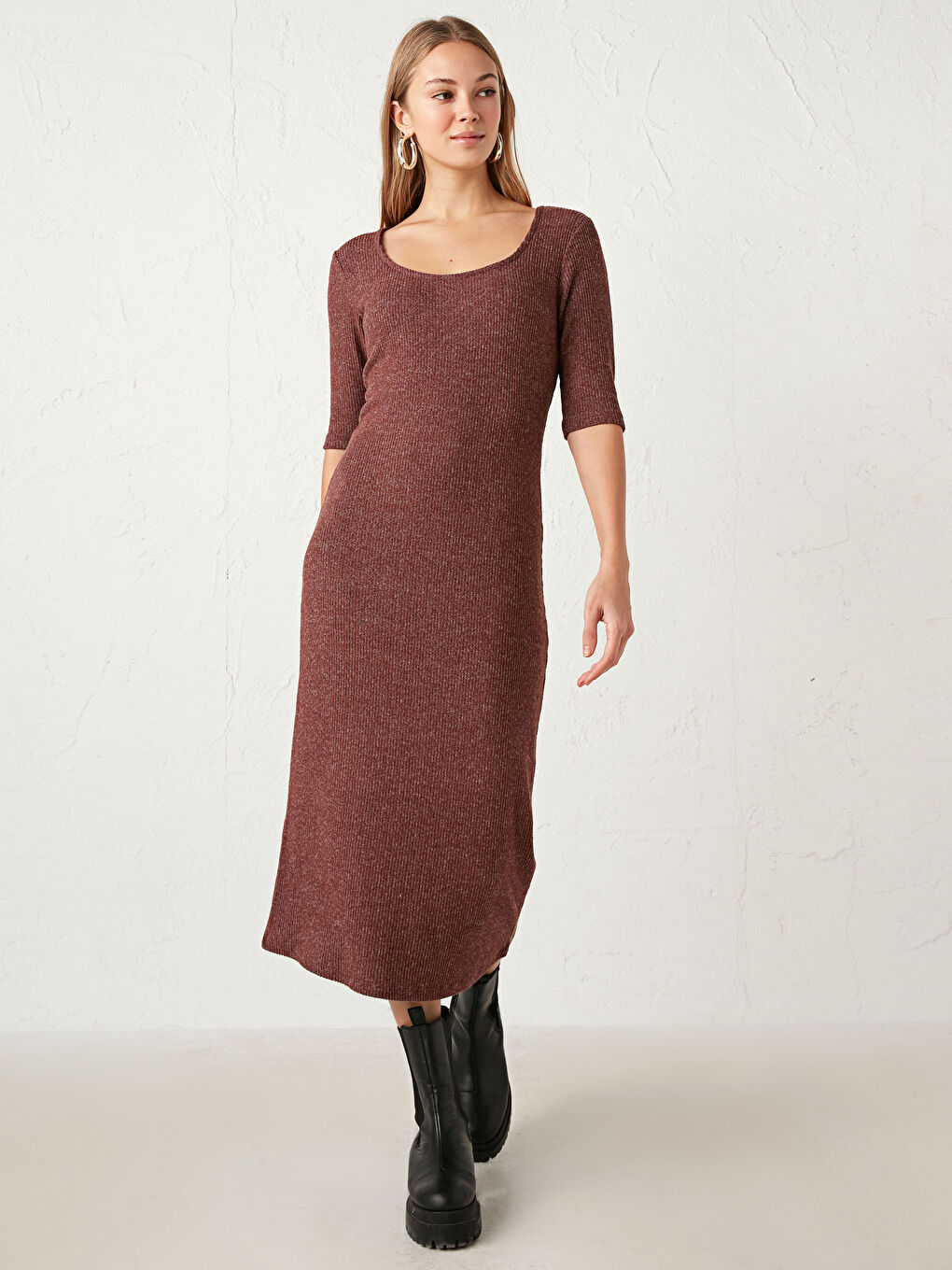 Kahverengi U Yaka Kısa Kollu Kadın Elbise