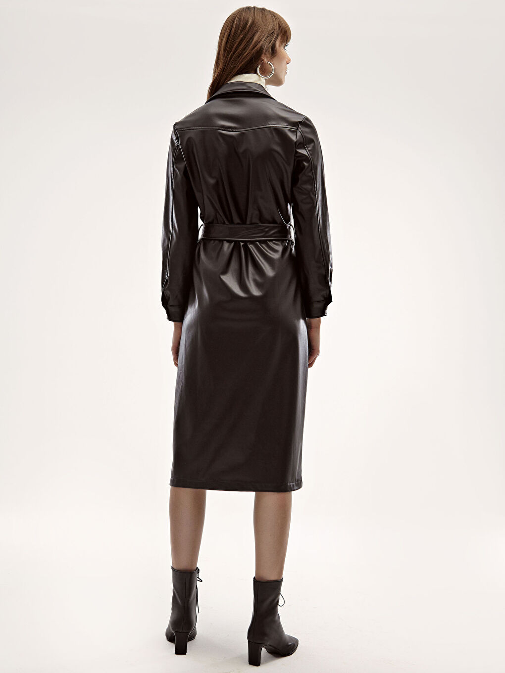 Siyah Deri Görünümlü Kuşaklı Gömlek Elbise-5