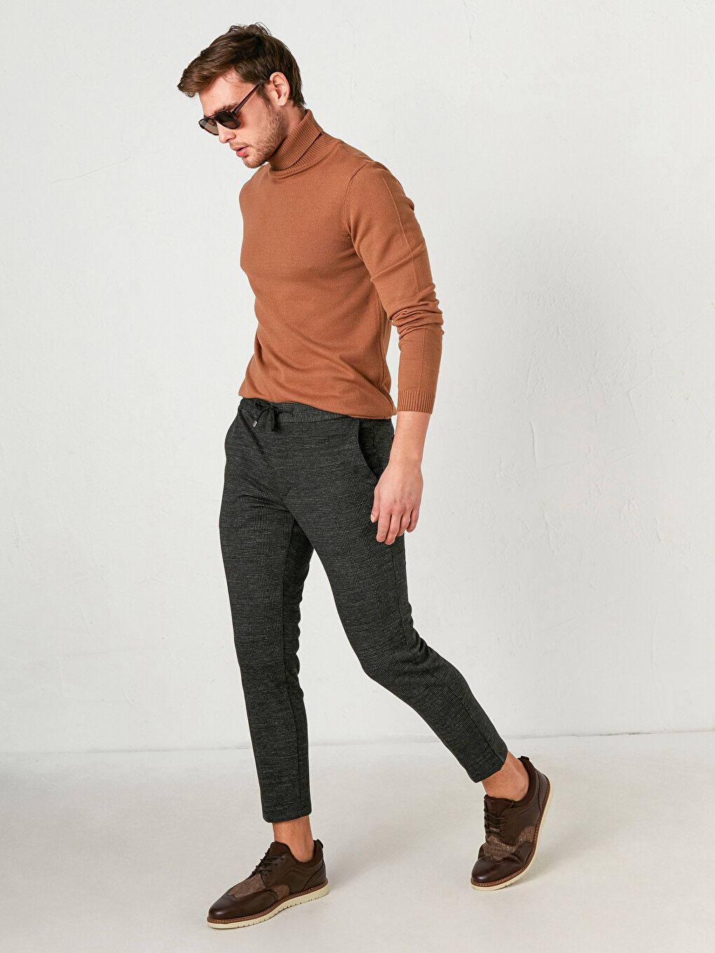 Slim Fit Chequered Poly Viscose Trousers-1