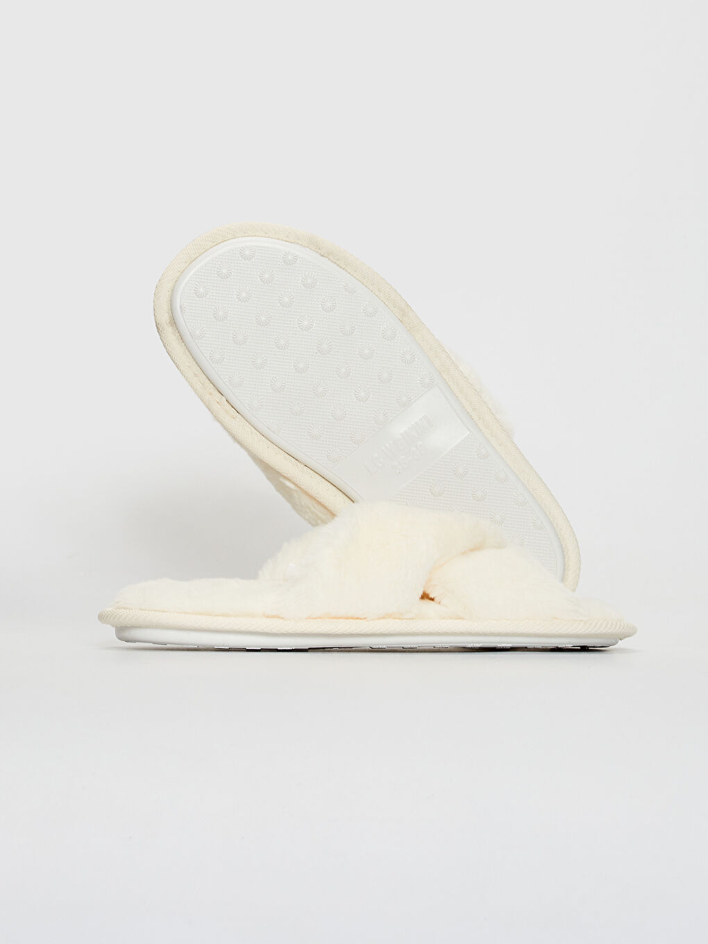 Beyaz Kadın Peluş Çapraz Bantlı Ev Terliği-2