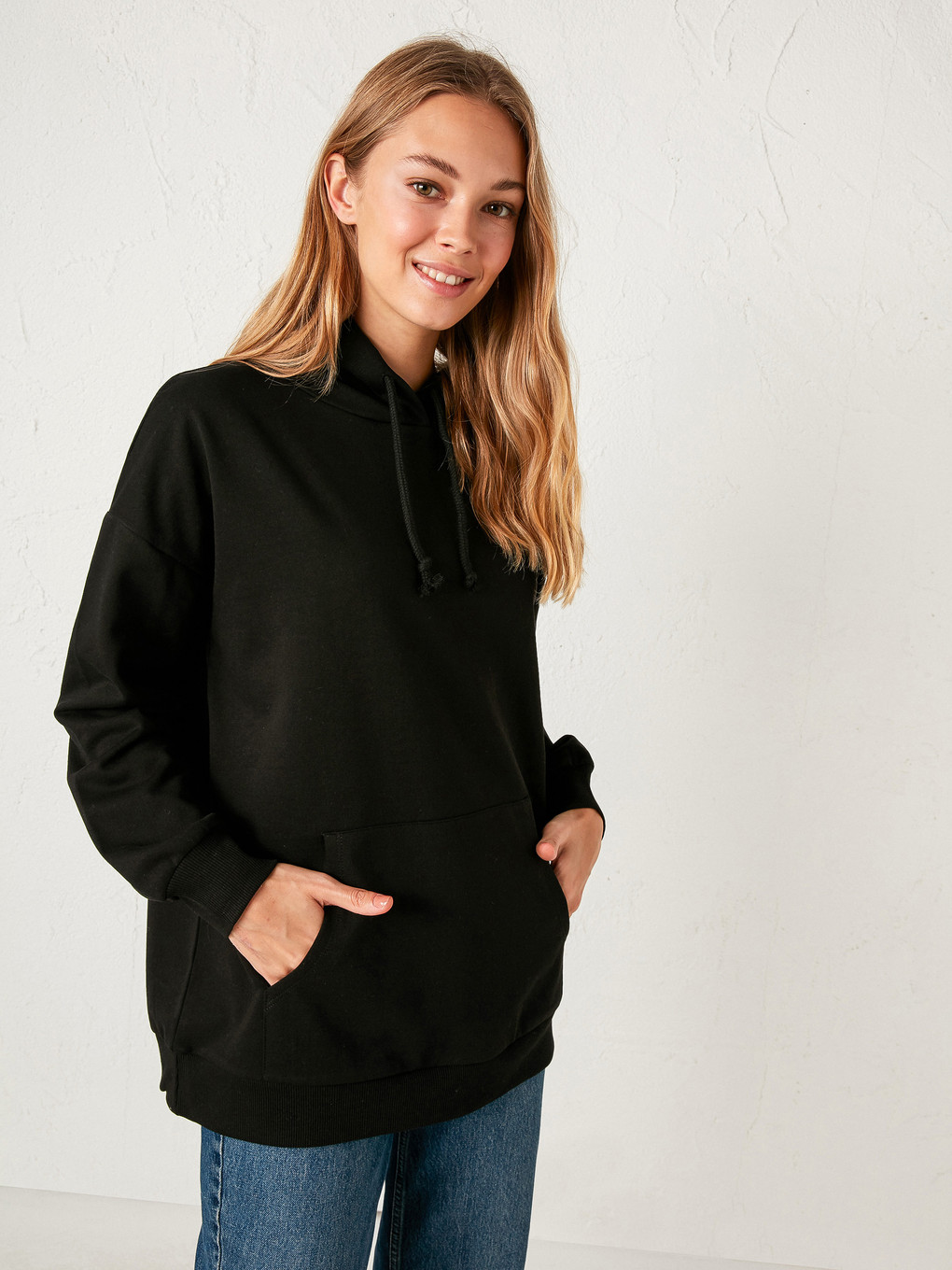 Siyah Kapüşonlu Basic Sweatshirt