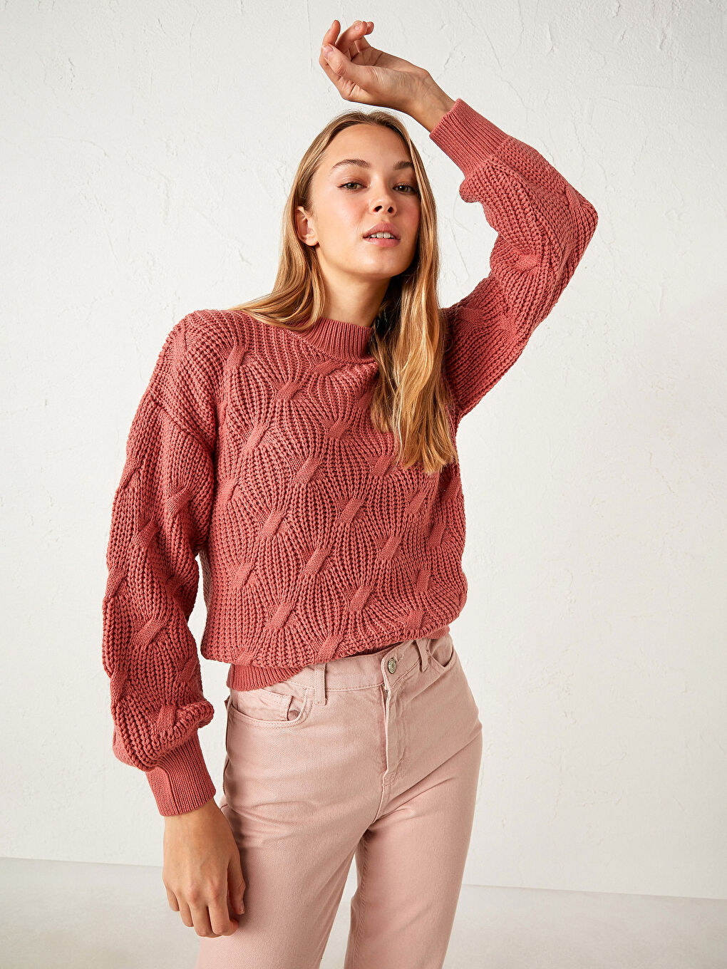 Трикотажный джемпер с воротником под горло