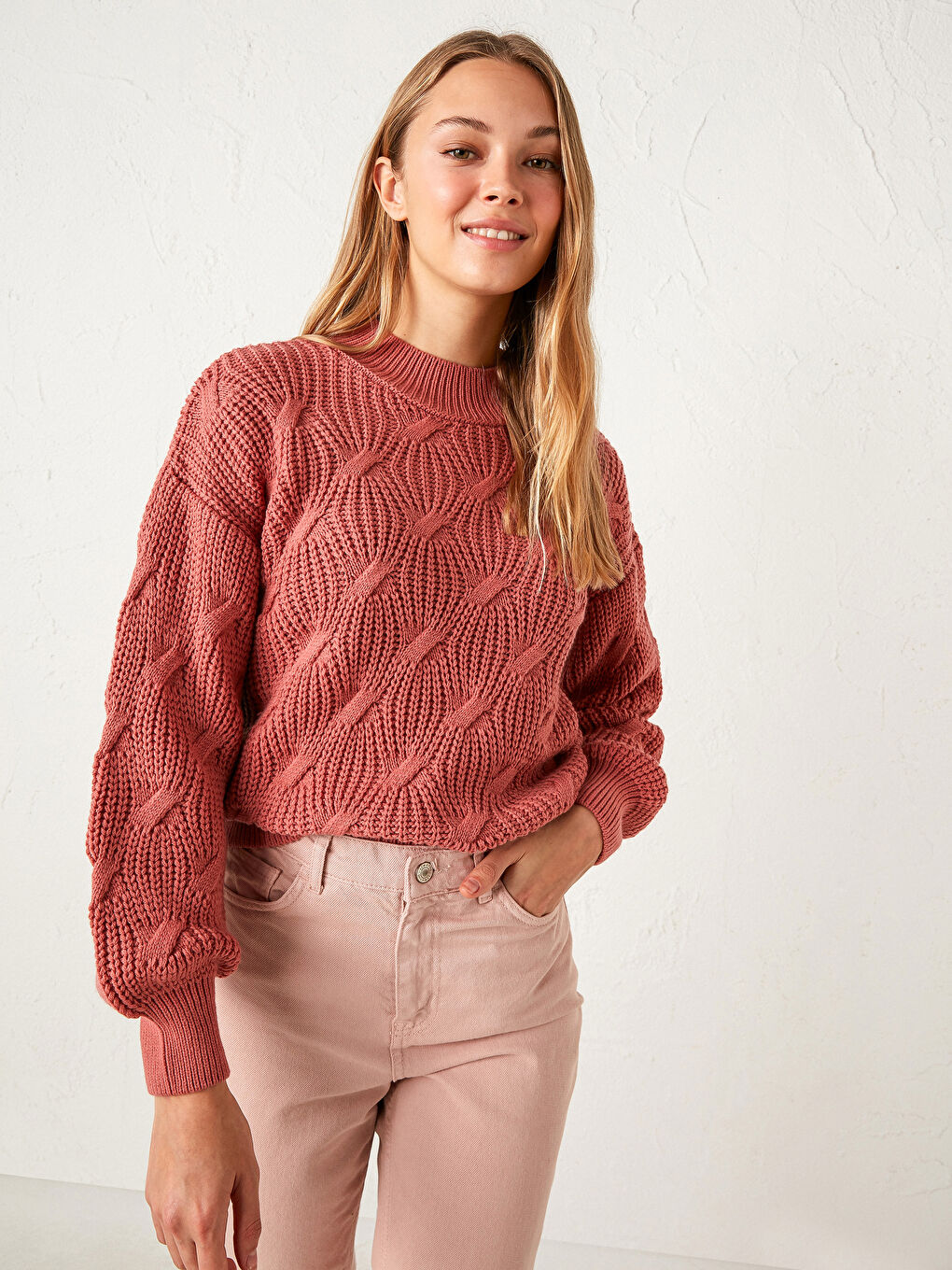 Трикотажный джемпер с воротником под горло-1