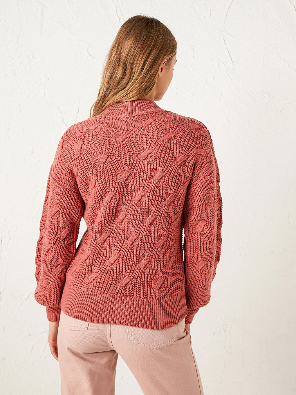 Трикотажный джемпер с воротником под горло-3