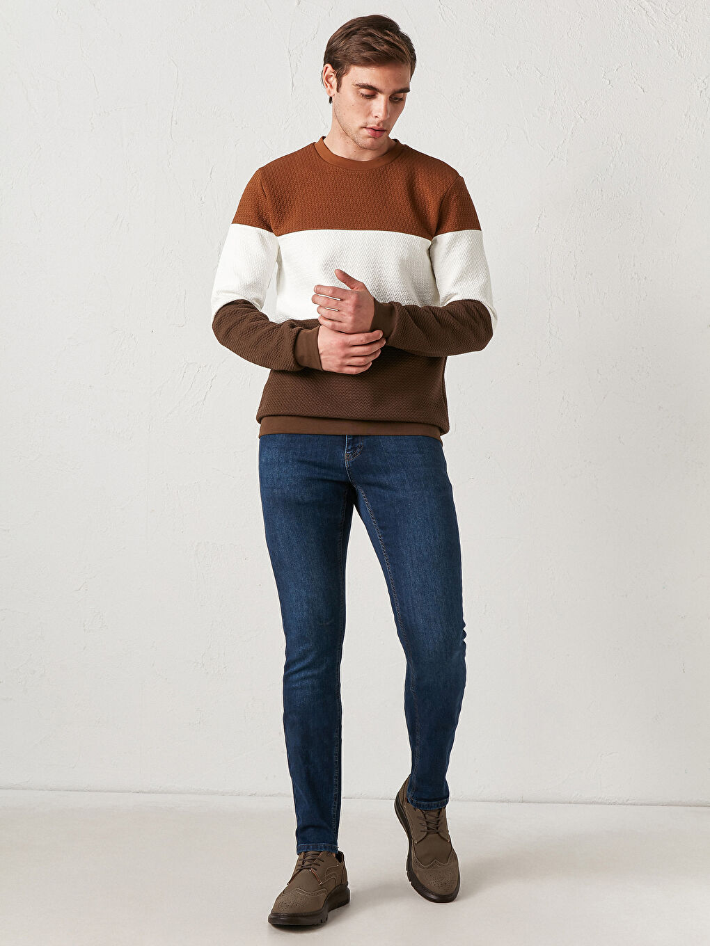 LCW Vision Slim Fit Crew Neck Color-Blocked Sweatshirt -0WHF09Z8-JJL