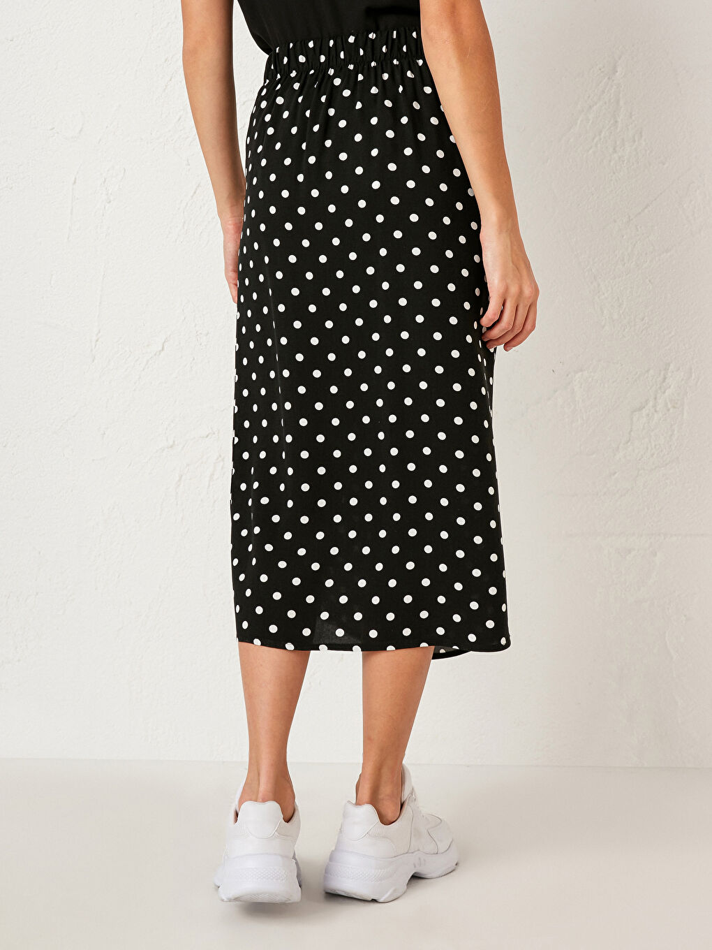 Siyah Standart Fit Yırtmaçlı Kadın Kalem Etek-4